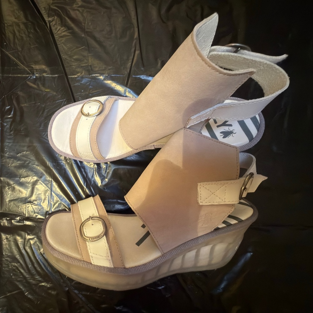 $240 FLY London platform wedge shoes size 40 white and taupe/tan - Picture 2 of 16